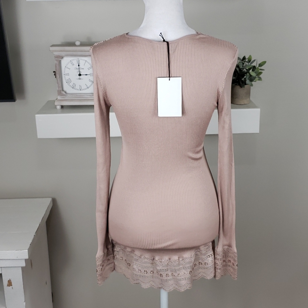 Elegant Lace Trim V-Neck Top - Picture 11 of 12